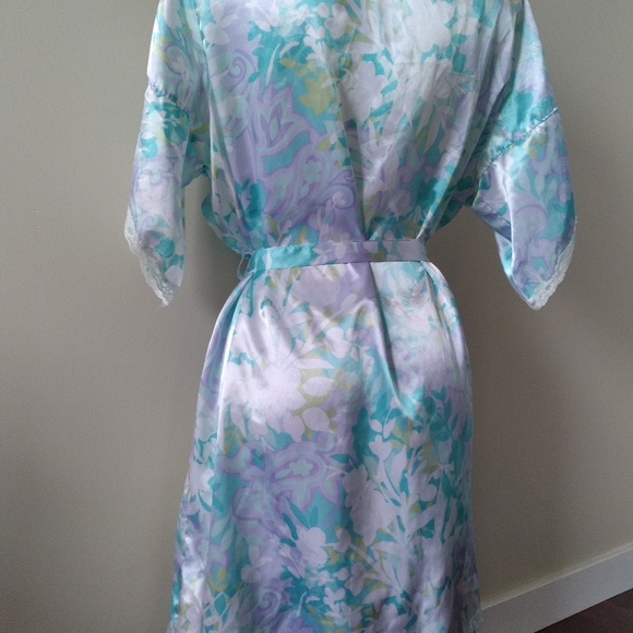 Pretty Vintage Satin Robe With Lace Detail on Sleeves, by Secret Treasures XL - Picture 4 of 11